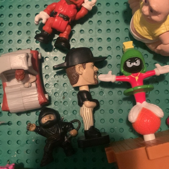 Assorted McDonald’s toys - Picture 2 of 4